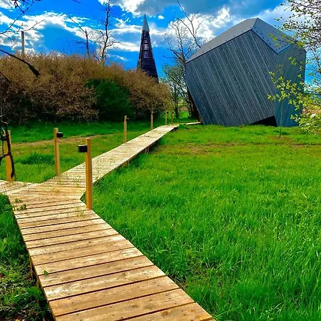 Treehouses Kapolcs ホテル Zalapetend