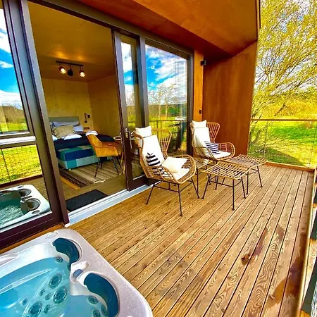 Treehouses Kapolcs ホテル Zalapetend